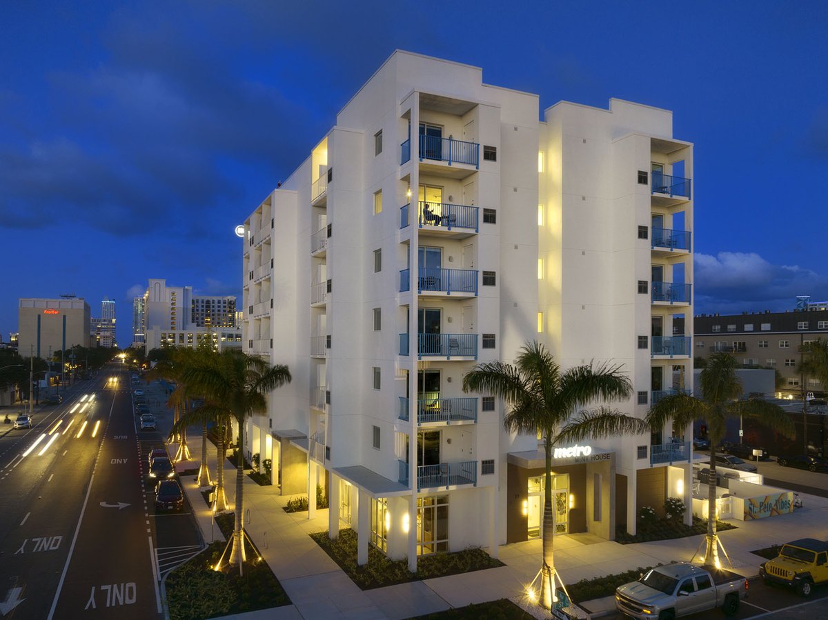 FSPArchitects1's tweet image. The Metro is a 7-story, 100-unit hotel offering flexible term stays, located in the vibrant heart of St. Petersburg&apos;s Edge District. Developed by DevMar Development and built by KAST Construction, this project features a retail space and a variety of amenities for guests.
