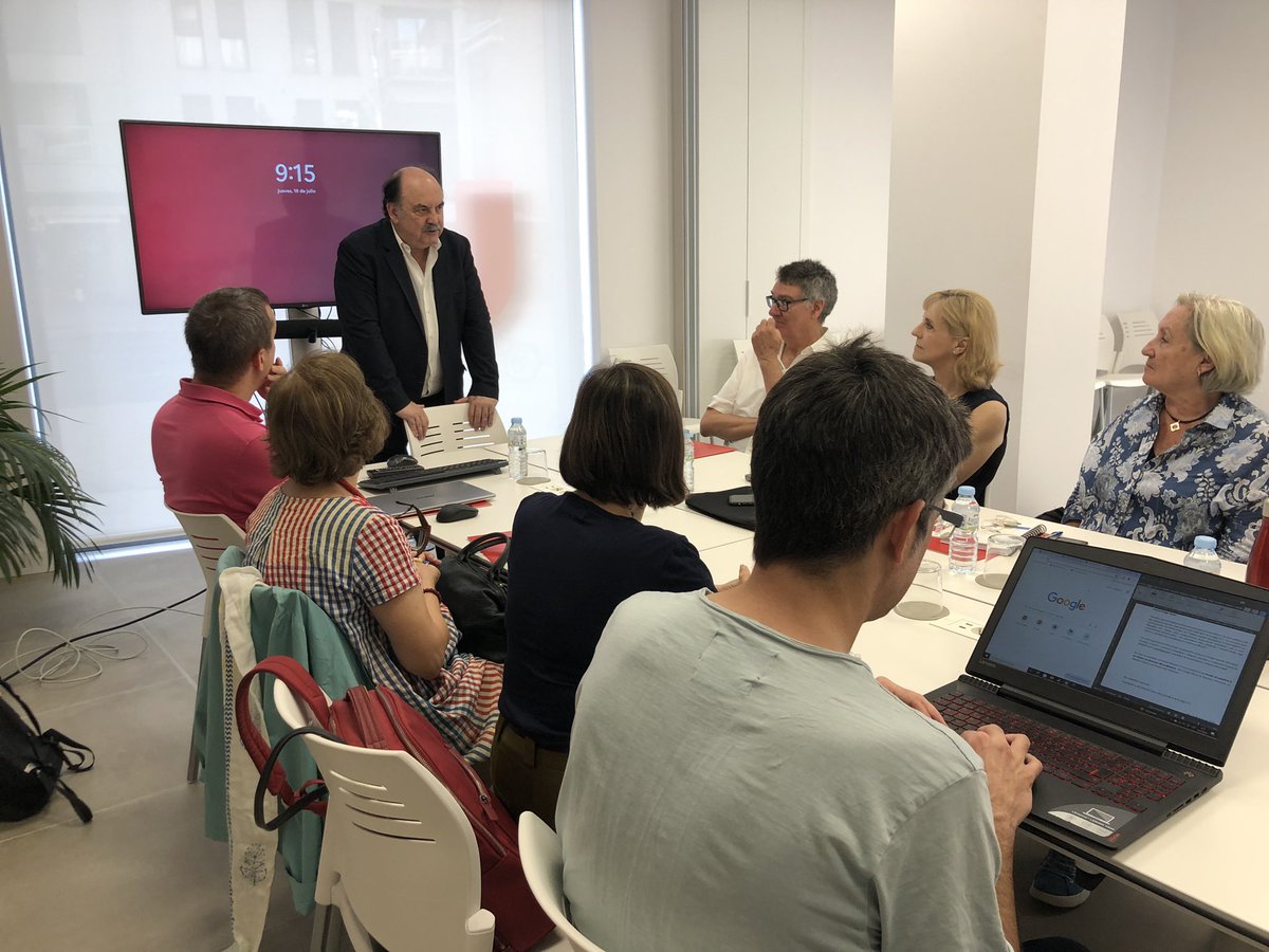 El Rector de la <a href="/uvic_ucc/">UVic-UCC</a>, <a href="/josepebanos/">Josep Eladi Baños</a>, i el Vicerector de Professorat, <a href="/albertjunca/">Albert Juncà</a> comparteixen moments amb els membres de la Xarxa Didaskalia sobre avaluació de la docència dins del marc de la seva sessió de treball a #vic. 

<a href="/upvehu/">UPV/EHU</a> <a href="/UniBarcelona/">Universitat de Barcelona</a> <a href="/deusto/">Universidad Deusto - Deustuko Unibertsitatea</a> <a href="/Red_REDU/">RED-U</a>