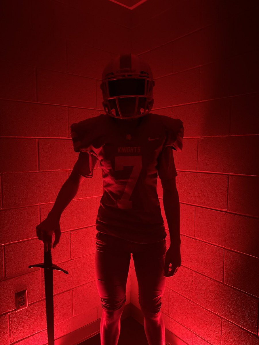Ben_Parsons3's tweet photo. I had an amazing visit @knight_ftbl today. Thank you @CoachWillOrtiz for the tour and hospitality. I look forward to coming back this fall! #KnightsEdge https://t.co/7fdol2Zdxp