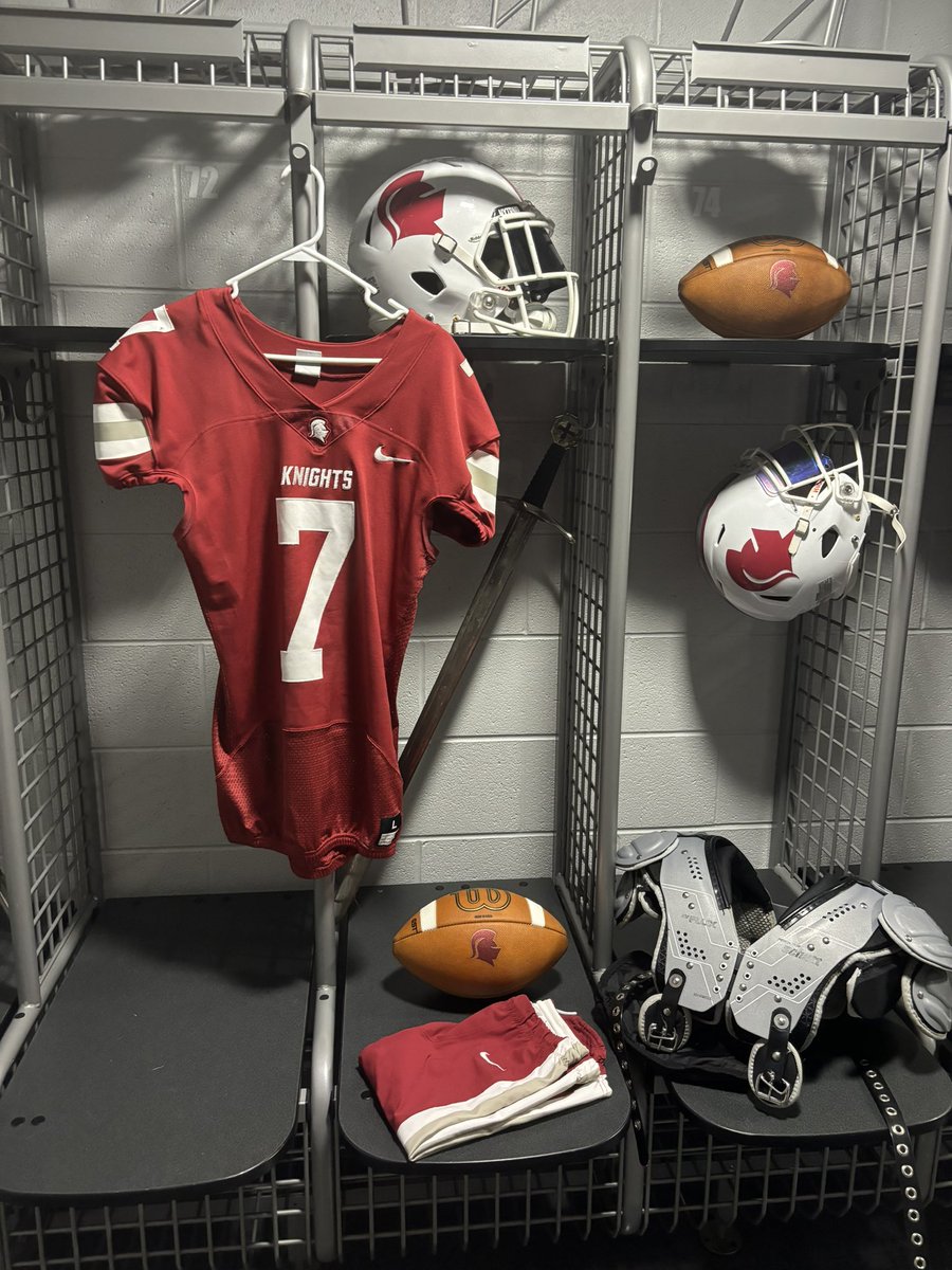 Ben_Parsons3's tweet photo. I had an amazing visit @knight_ftbl today. Thank you @CoachWillOrtiz for the tour and hospitality. I look forward to coming back this fall! #KnightsEdge https://t.co/7fdol2Zdxp