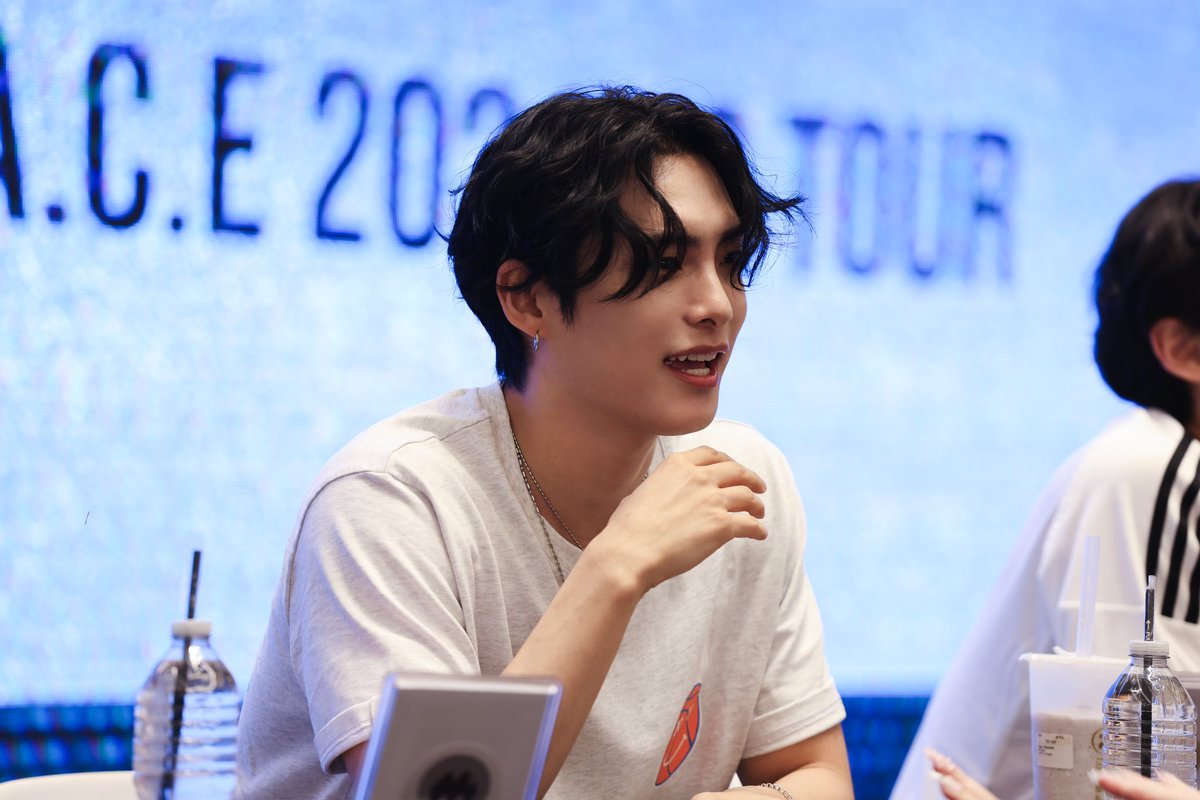 official_ACE7's tweet photo. [📸]

240715 NY Fansign 

#ACE #에이스 
#ACE_US_TOUR
#AceSupernatural
#REWIND_US 
#ACEinUS
#김비트의밀착취재 https://t.co/O8VZt1Ifsl