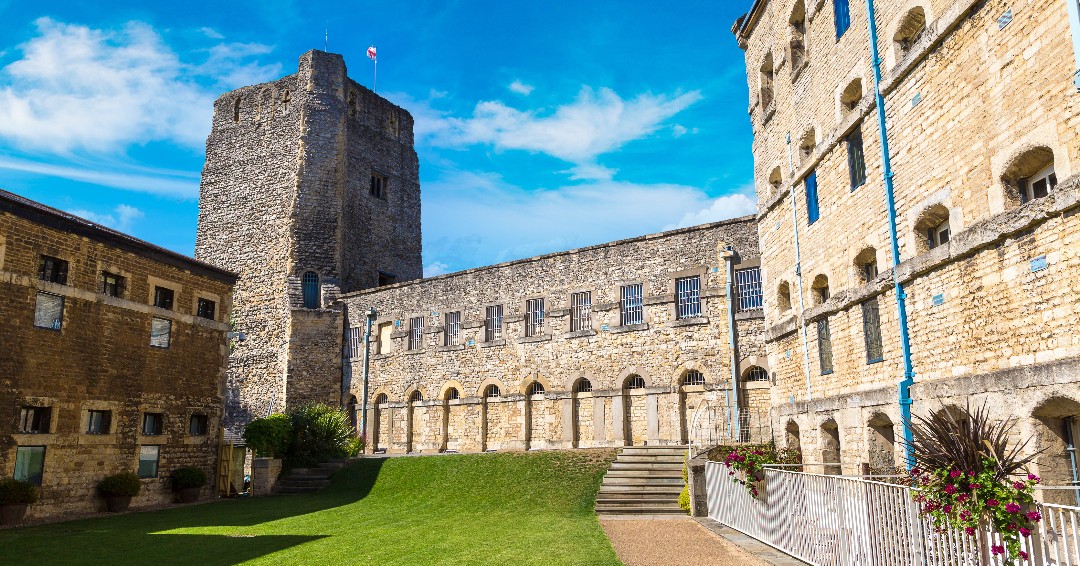 Oxford CastleQuarter (@oxcastlequarter) on Twitter photo Take a look at @oxfordcastle's exercise yard before and after it became an al fresco dining spot at <a href="/MalmaisonHotels/">Malmaison Hotels</a> Oxford! Take a look at @oxfordcastle's exercise yard before and after it became an al fresco dining spot at <a href="/MalmaisonHotels/">Malmaison Hotels</a> Oxford!