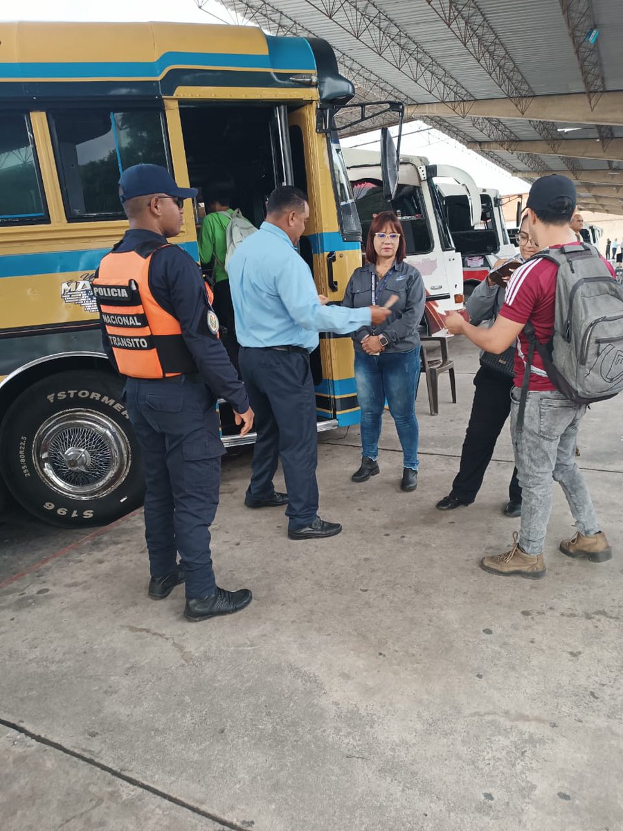GerenteTTINTT's tweet photo. #MovilidadSegura | Funcionarios de la Gerencia de Transporte Terrestre INTT, inspeccionan las unidades de transporte público en el terminal Gral. José Félix Ribas, La Victoria, edo. Aragua, para velar por el cumplimiento de las normas establecidas.
#VenezuelaObrera https://t.co/hZ2EQEIaEm