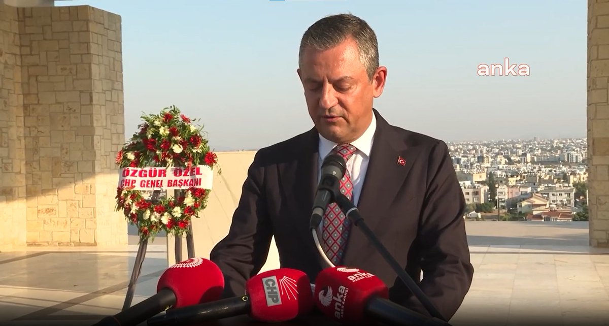 ankahabera's tweet photo. Özgür Özel, KKTC’de Fazıl Küçük’ün kabrini ziyaret etti: Biz buraya ‘yavru vatan’ demiyoruz. Burası bizim kardeş ülkemiz

https://t.co/Jfe2YmV7U3 https://t.co/sXp8q93R2M