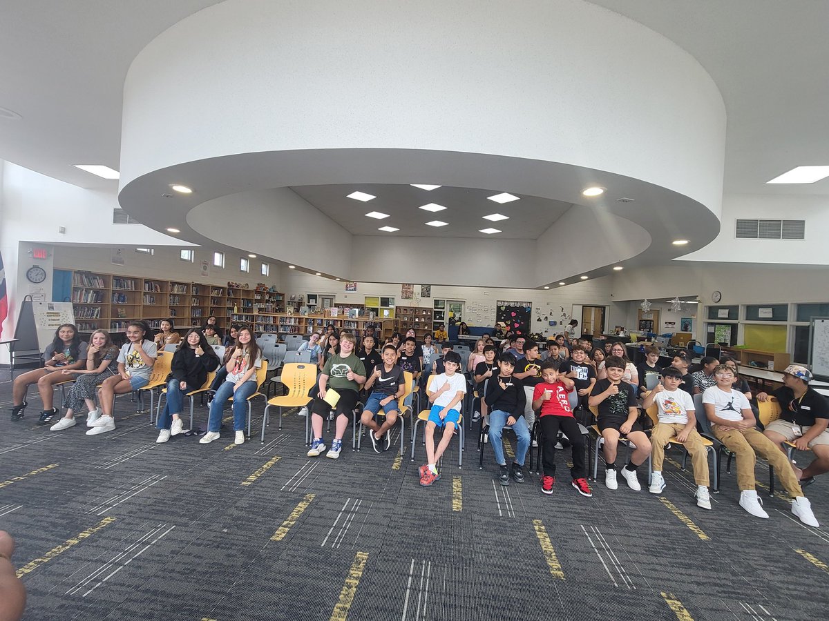 6th grade Bridgecamp happening at the Heart of the Northeast! Tour, MS 101, QA, Programs, Goodies, and More.   #NovillerosLEAD
<a href="/TheParkMS/">Parkland Pre-Engineering Middle School</a> <a href="/YsletaISD/">Ysleta ISD</a>