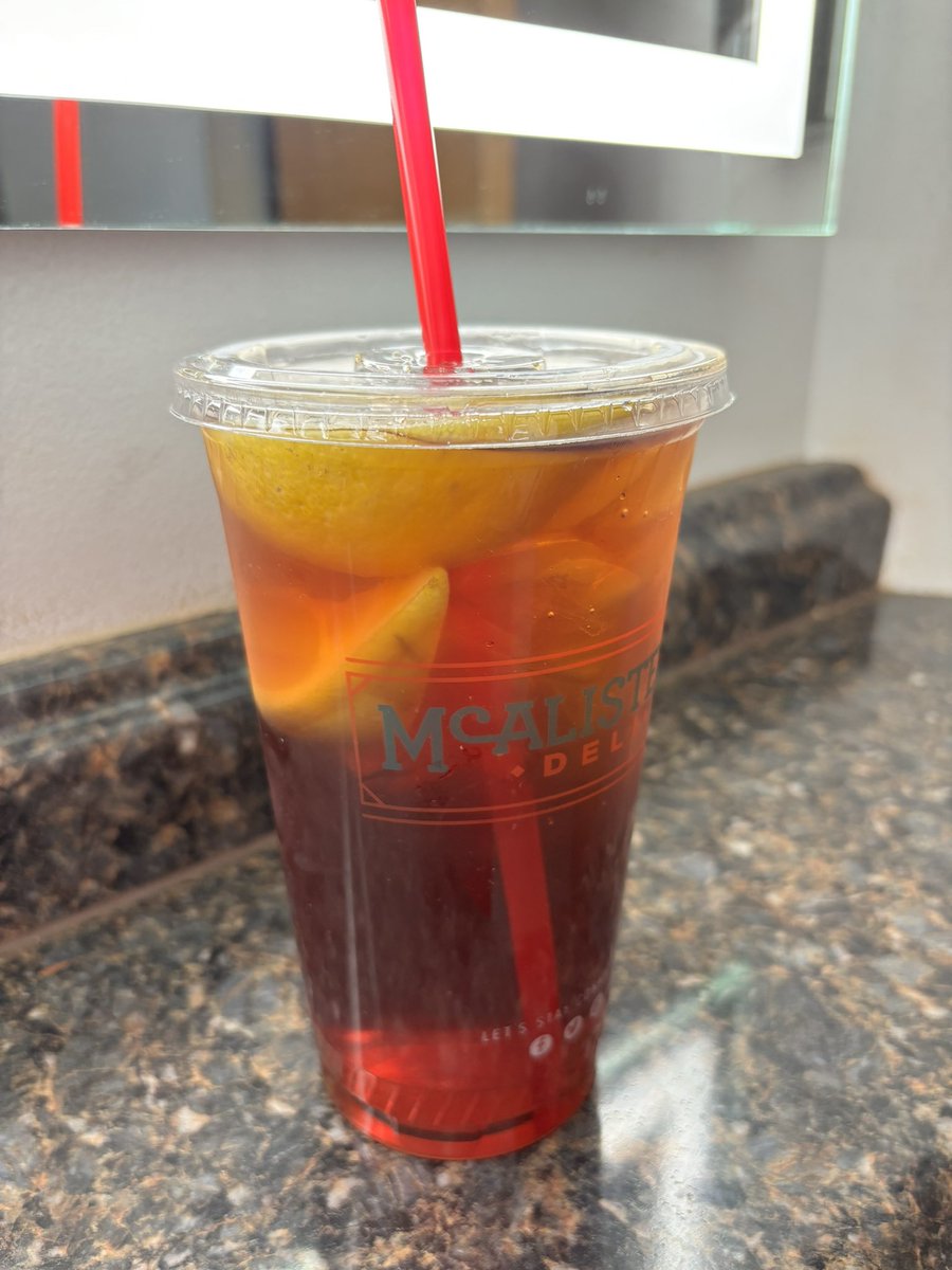 ValerieChinn's tweet photo. Thanks @McAlistersDeli #FreeTeaDay @WDRBNews https://t.co/8KGjnLIFVl