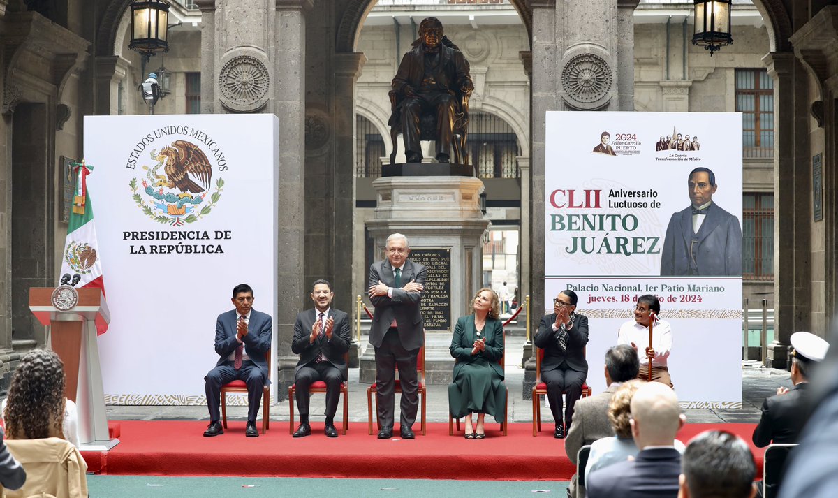 En su 152 aniversario luctuoso, recordamos la herencia de #BenitoJuárez, quien encabezó una de las transformaciones de #México, y reconocemos el legado de nuestro Presidente <a href="/lopezobrador_/">Andrés Manuel</a>, al que dará continuidad <a href="/Claudiashein/">Claudia Sheinbaum Pardo</a>: “Con el pueblo todo, sin el pueblo nada” 🇲🇽