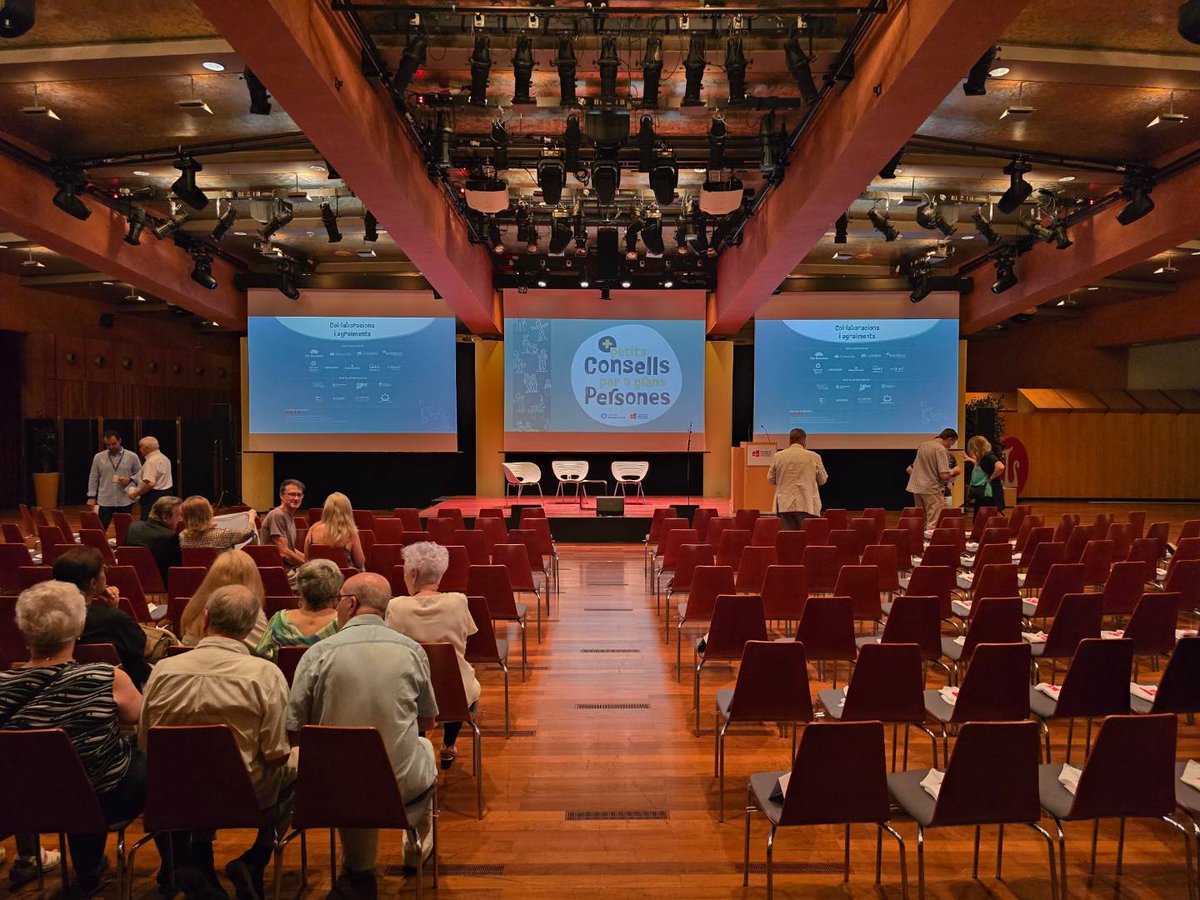 ADEVICatalunya's tweet photo. Experiència increïble al @Liceu_cat
Vam tenir l'honor de participar a la presentació del llibre "+ petits consells per a grans persones" de la #FundacioMossos
Gràcies a tots els que van fer possible aquest esdeveniment i als assistents
#CulturaSegura
#SumarParaRestar
#VirusVial https://t.co/QJk7LQPoZm