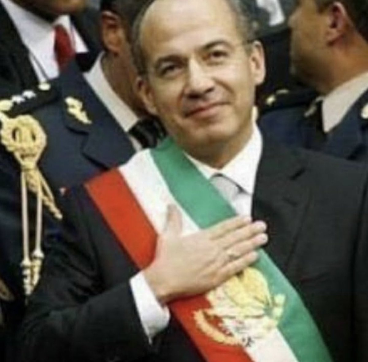 ryo_hermoso's tweet photo. Viendo el desempeño de López Obrador en este laaaaargo sexenio. 🥳

Si se pudiera regresar a 2006 ?💁‍♀️

Volverías a votar por Felipe Calderón? 🤷‍♀️

SI - 🔁

NO - ♥️ 

Voten 👇🙋‍♀️ https://t.co/mXovub8aJz