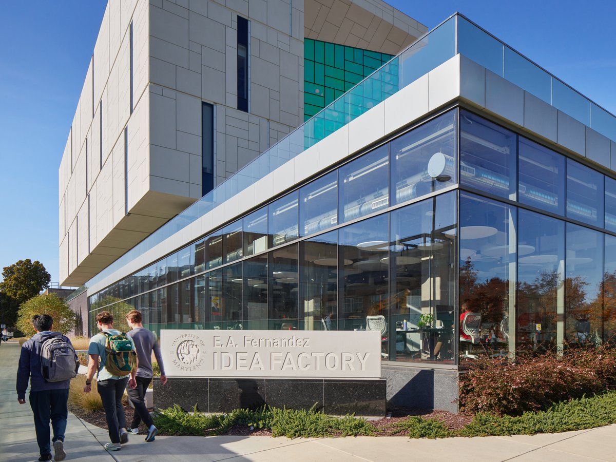 PageThink's tweet image. At @UofMaryland IDEA (Innovate, Design and Engineer for America) Factory, we used dynamic #dichroic glass, flooding interiors with pink + yellow hues. Outside, green, blue + pink hues signal the dynamics of #engineering innovation. 📸: Barry Halkin #AcademicDesign @umdxfoundry