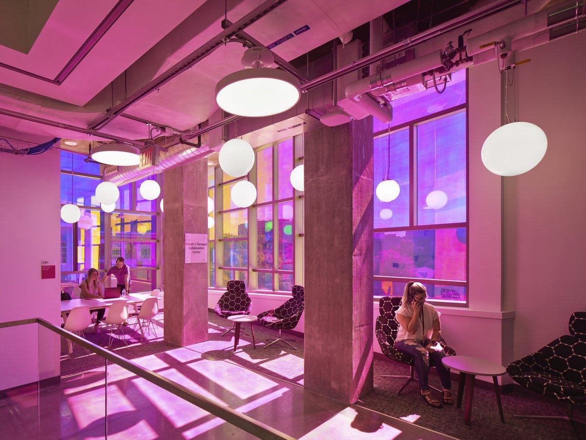 PageThink's tweet image. At @UofMaryland IDEA (Innovate, Design and Engineer for America) Factory, we used dynamic #dichroic glass, flooding interiors with pink + yellow hues. Outside, green, blue + pink hues signal the dynamics of #engineering innovation. 📸: Barry Halkin #AcademicDesign @umdxfoundry