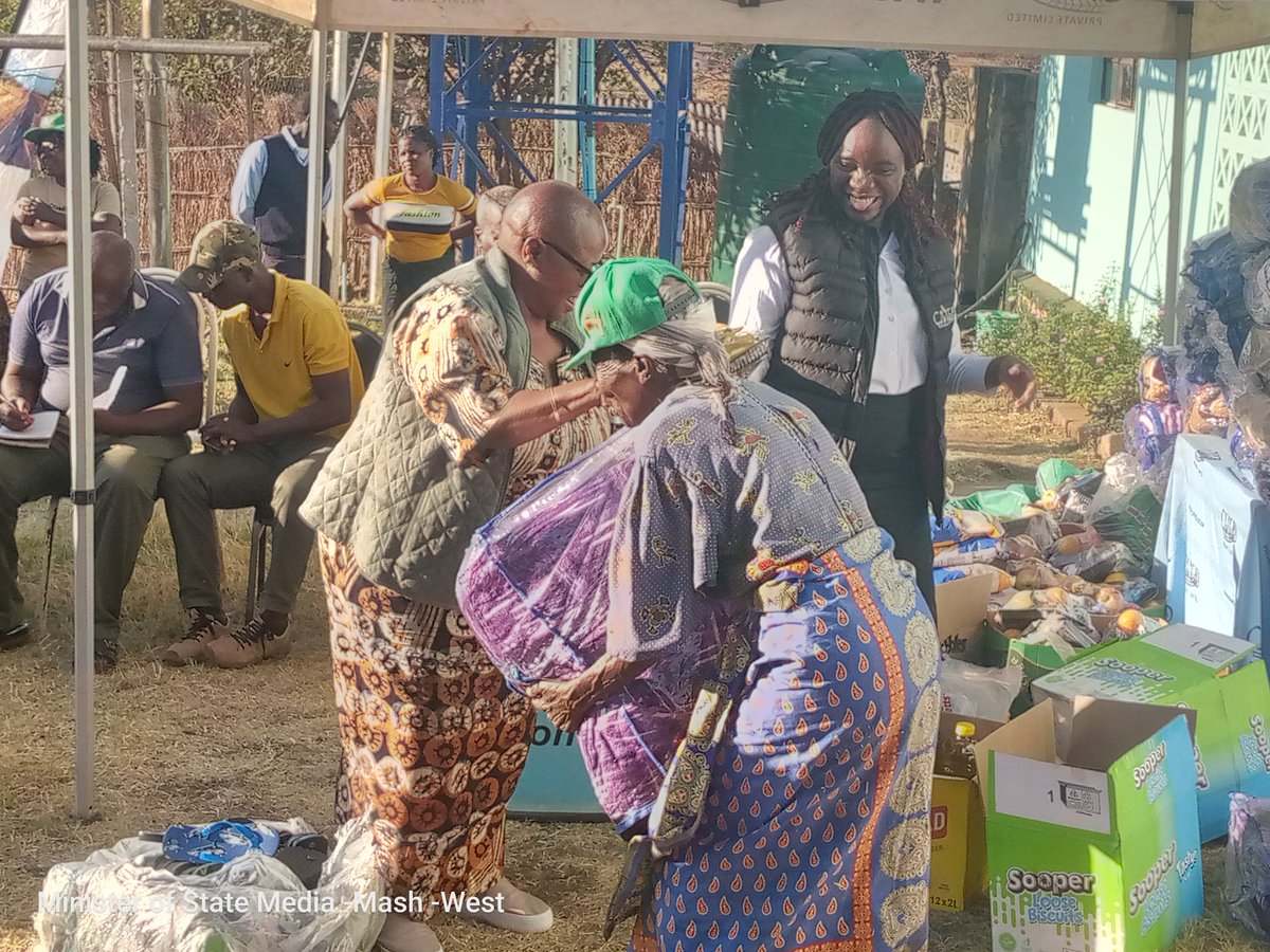 state10823's tweet photo. It's always a pleasure to witness the smiles of gratitude. Appreciation to CMED for donating blankets for the aged and vulnerable at Vanad Mine in Zvimba @InfoMinZW @chrissy10charu @MhonaFelix @ZimGvt_NDS1 @edmnangagwa @nickmangwana @dhonzamusoro007 https://t.co/Iqw6zJhs1f
