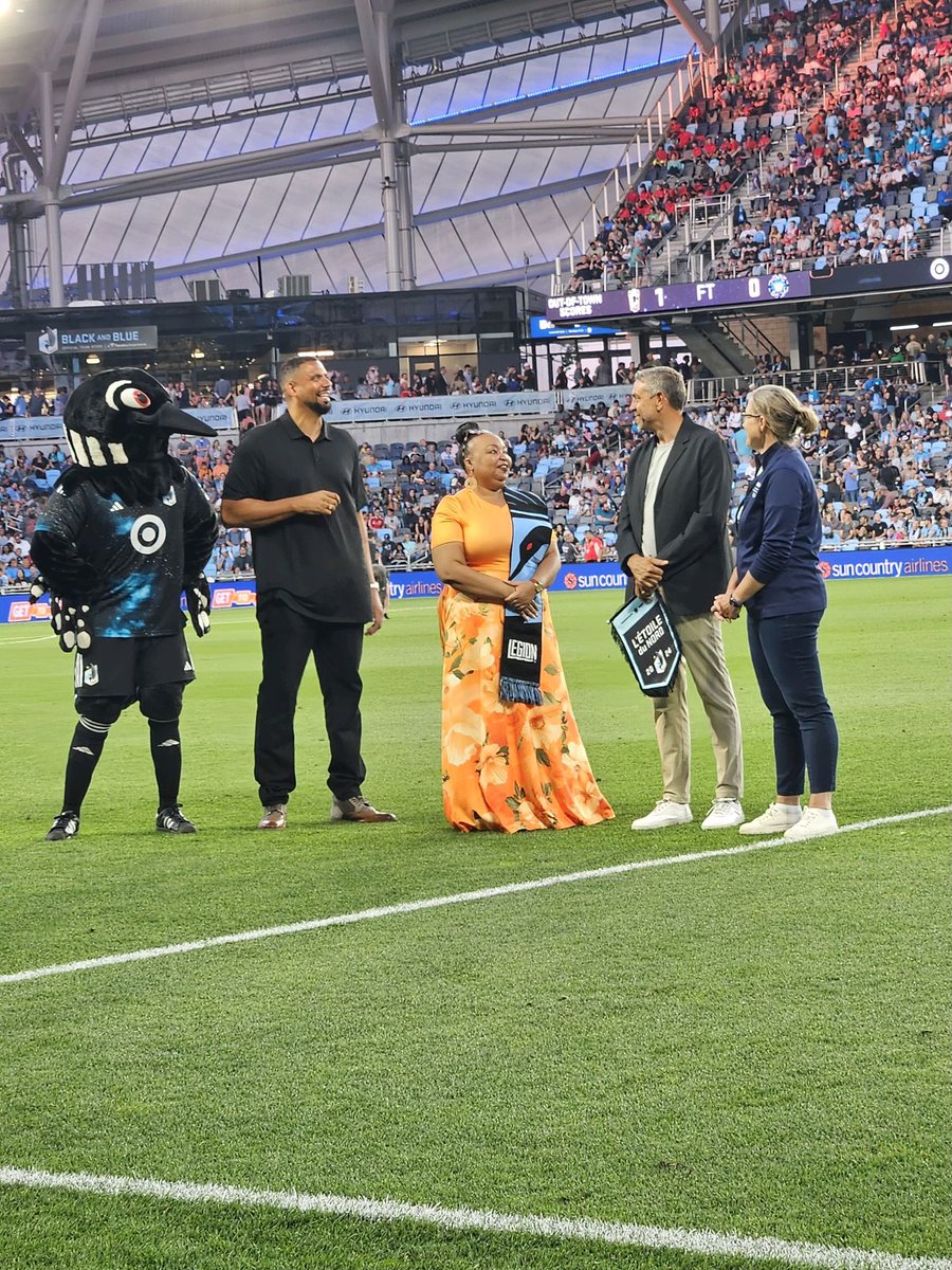 kurko2xx's tweet photo. Proud of you MOM #L’etoileDuNord @allianzfield @MNUFC @mnufcnews https://t.co/z0pzssM8D1