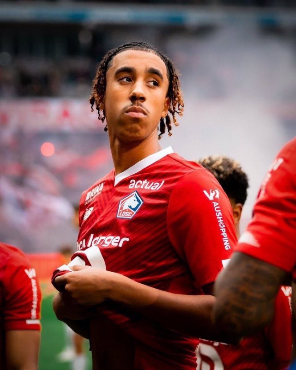 theMadridZone's tweet photo. 🚨 According to sources within Leny Yoro’s camp, there were concerns he would not play if he stayed at Lille to wait for a free-agent move to Madrid. 

@David_Ornstein @MarioCortegana @GuillermoRai_ @TheAthleticFC https://t.co/hynJLqhc7p