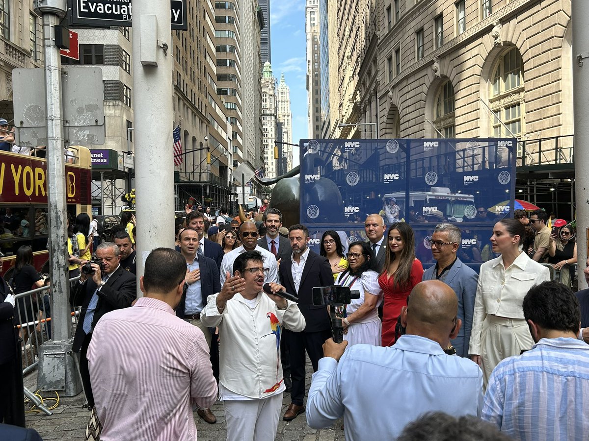 ¡Viva Colombia! In honor of Colombian Independence on July 20th, #NYCCare Executive Director <a href="/jonjimper/">Dr. Jonathan Jiménez Pérez</a> joined <a href="/NYCMayor/">Mayor Zohran Kwame Mamdani</a>, <a href="/MCastroMOIA/">Commissioner Manuel Castro</a> and speakers from <a href="/globalnyc/">NYC International Affairs</a> and <a href="/ConsuladoColNY/">ConsuladoColNY</a> to celebrate the contributions of Colombian NYers. Stay healthy! Visit NYCCare.NYC