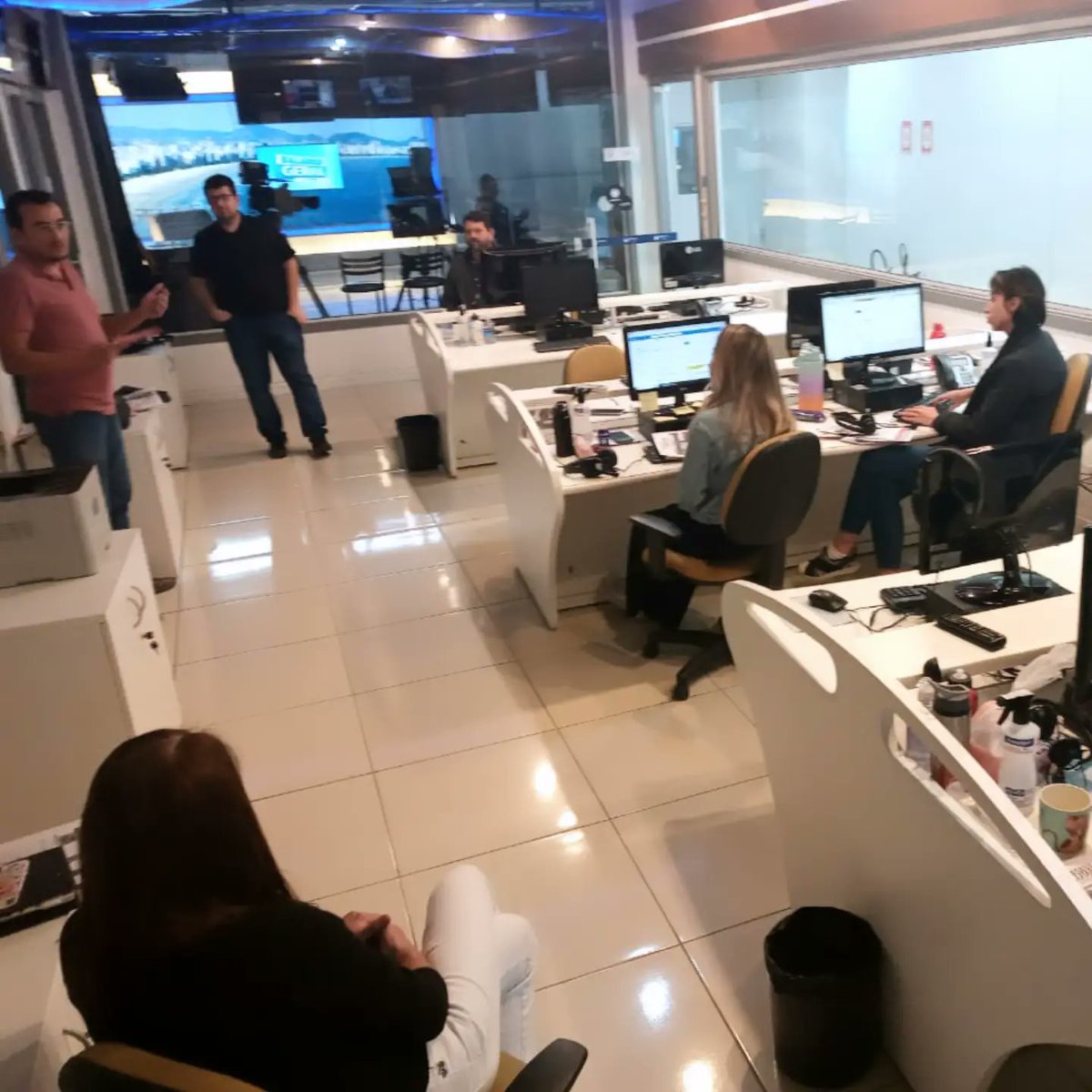 SJSP_Chapa1's tweet photo. #Chapa1NaEstrada | Entrada nas redações das tvs Record Litoral e Santa Cecília. Conversa boa com a base, apresentação da nossa carta-programa e muito diálogo sobre o papel do Sindicato. https://t.co/fNAfgl2JqF