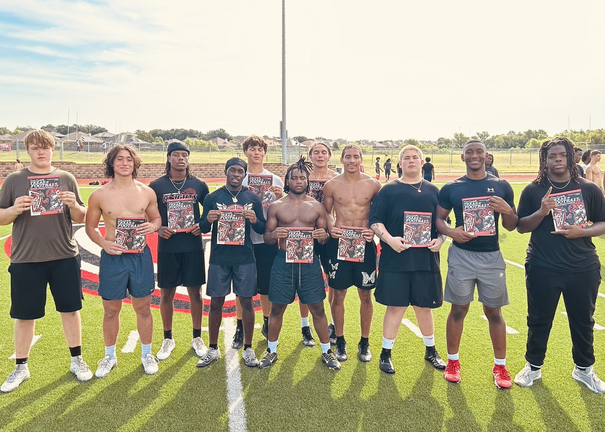 Mark Humble (@markhum7) on Twitter photo Excellent way to end SAC workout by being presented the <a href="/dctf/">Dave Campbell's — TexasFootball.com</a> Special Commemorative Edition Cover by Texas Farm Bureau Insurance! Thank you DCTF & <a href="/TexasFarmBureau/">Texas Farm Bureau</a> Bell County! #HONOR
#RepTheShield 🛡️ #HonorHeights ⚔️ Excellent way to end SAC workout by being presented the <a href="/dctf/">Dave Campbell's — TexasFootball.com</a> Special Commemorative Edition Cover by Texas Farm Bureau Insurance! Thank you DCTF & <a href="/TexasFarmBureau/">Texas Farm Bureau</a> Bell County! #HONOR
#RepTheShield 🛡️ #HonorHeights ⚔️