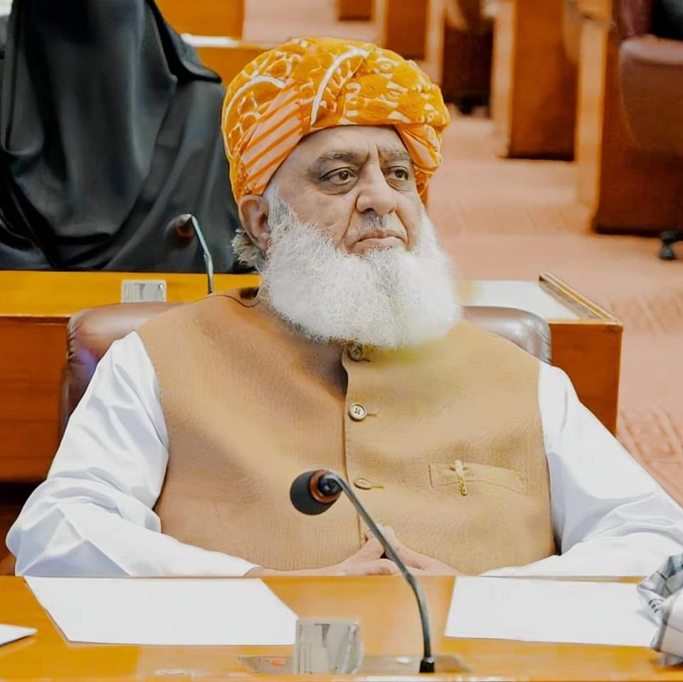 پاکستانی سیاستدان اس وقت اقتدار کے چکر میں مگر مولانا فضل الرحمان صاحب آج بھی امت مسلمہ کی جنگ لڑ رہا ہے
#JUIStandWithPalestine