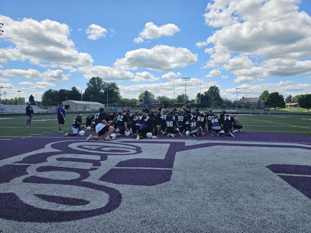 shsowlsfootball's tweet photo. We wrapped up our 2024 Team
Camp today. It was a great week of competition, skill development, and togetherness. We’re looking forward to an awesome season!

#GoOwls 🦉 https://t.co/lFJX9wTYcB