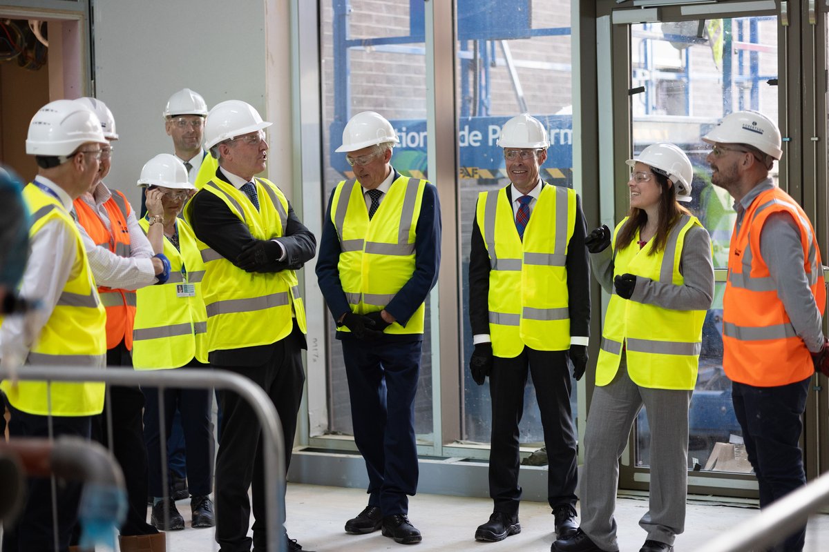 ScotDevInt's tweet photo. "Scotland is internationally renowned for its life sciences excellence and innovation" said our Chief Executive, Adrian Gillespie as he and @_KateForbes announced an £8 million investment in @dundeeuni's Life Sciences Innovation Hub 👩‍🔬 ➡️ https://t.co/0GKkXrb8uc

#ScotlandIsNow https://t.co/sLXVhirZ4v