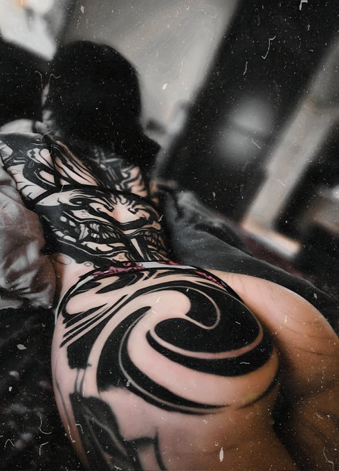 Ink by @HubyTattooz 👹🖤 . . #hannya #hannyatattoo #blackwork #blackworktattoo #tattooinprogress #backpiece<a class="tags" target="_blank" title="On Twitter" href="/?out=eyJ0eXAiOiJKV1QiLCJhbGciOiJIUzUxMiJ9.eyJpYXQiOjE3MjM1NjY1MzAsImlzcyI6InR3cG9ybnN0YXJzLmNvbSIsIm5iZiI6MTcyMzU2NjUzMCwiZXhwIjoxNzU1MTAyNTMwLCJyZWRpcmVjdF91cmwiOiJodHRwczovL3R3aXR0ZXIuY29tL0h1YnlUYXR0b296In0.w4--3KKam0dJSKLeXw2OLnkB22f-UGCpK6Tmh0h6C-SQqkFekpL2w7No2A70Mv-iC_6_aIAwcZryZzT0jJvo0Q">@HubyTattooz</a><a href="/tag/hannya"class="tags">#hannya</a><a href="/tag/hannyatattoo"class="tags">#hannyatattoo</a><a href="/tag/backpiece"class="tags"><span>#backpiece</span></a><a href="/tag/tattooinprogress"class="tags"><span>#tattooinprogress</span></a><a href="/tag/blackwork"class="tags"><span>#blackwork</span></a><a href="/tag/blackworktattoo"class="tags"><span>#blackworktattoo</span></a>