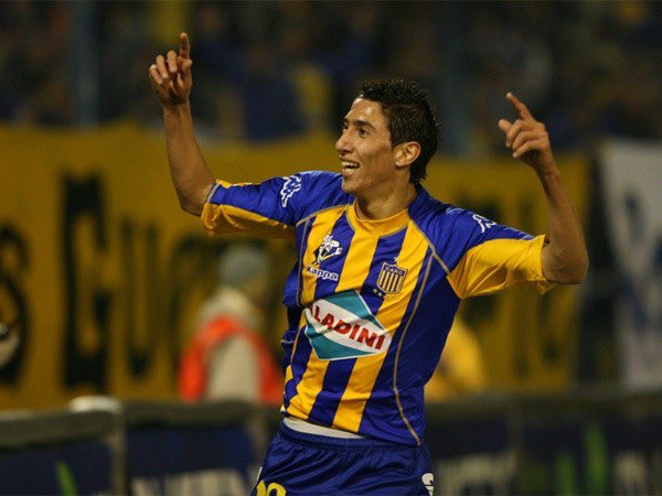 a_lautaro1O's tweet photo. Se está manejando que Di María no estará en el reconocimiento de Rosario Central junto a Gio.
Si es así, Ángel te estás manejando muy mal con la gente que siempre te apoyo en las buenas y en las malas muchos más.
Lo único que siempre quiso el hincha es darte una calurosa ovación. https://t.co/rwNjrdr8bV