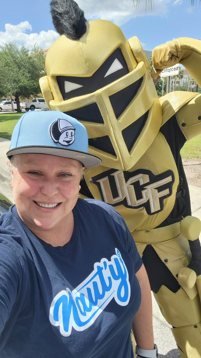 cozyinmyshell's tweet photo. It's a Boom for the start of #LadiesKnight #UCF @UCF_Knightro https://t.co/uspS0GUWgd