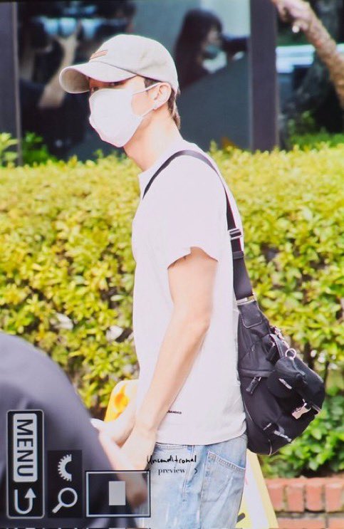 이 오라버니들 팝업이 마음에 드셨나..ㅋㅋㅋㅋㅋ귀여운거 하나씩 달고가시네