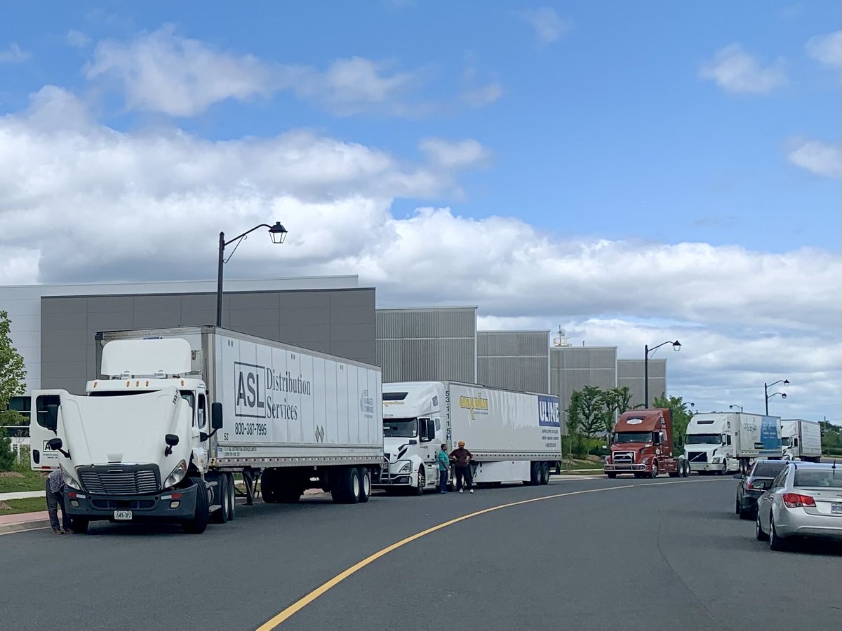 LCBO workers picketed outside the Trillium warehouse in Caledon, today. ⁦<a href="/fordnation/">Doug Ford</a>⁩ says he’s not selling off the LCBO yet our warehouse work is being contracted out, and has been for years. This is privatization and an attempt at union busting. #stopthelies #keepitpublic