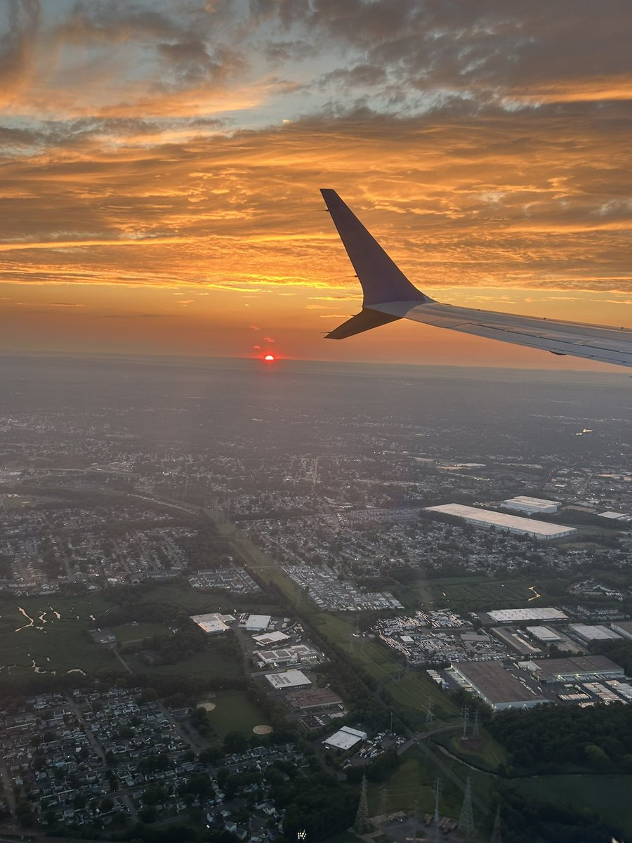 WhereIsForti's tweet photo. @united Thanks for the great flight to reunite us with our daughter who is away at summer camp! Gorgeous view landing in EWR this Thurs evening! https://t.co/c93aW3r5LZ