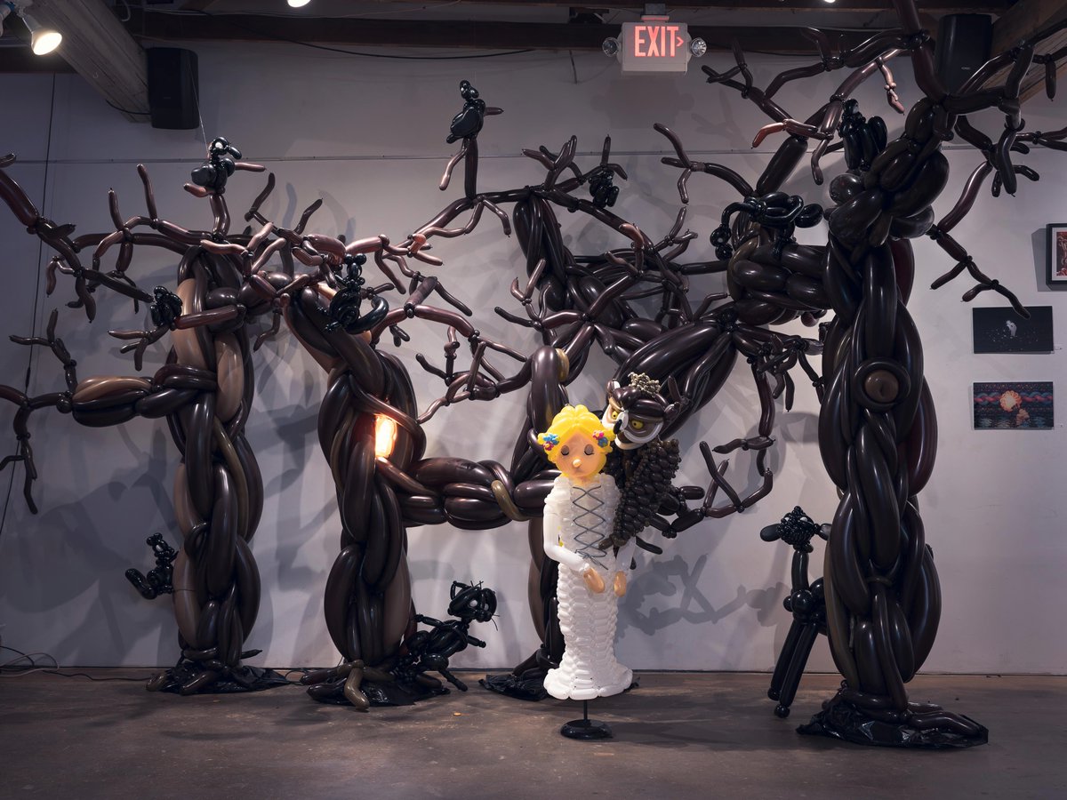 The Council

Part of my first balloon exhibition, "Messengers", displayed at Hardy and Nance Studios as part of ARTCRAWL 2023. #balloonart #houstonartinstallation #hardyandnancestudios #skepticism