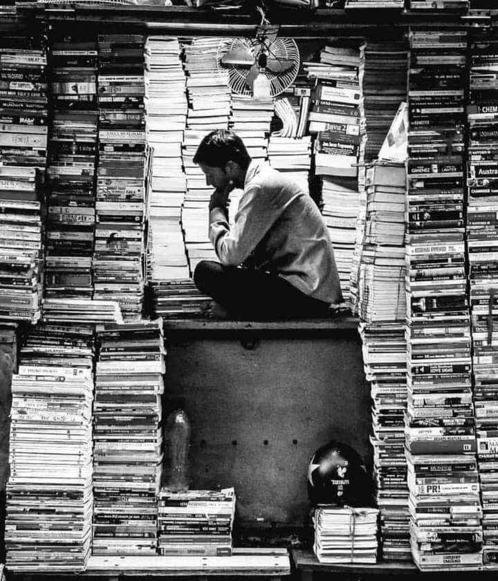 Bibliomaniatico's tweet photo. "Sólo he leído para buscar en las experiencias de los demás con qué explicar las mías. Hay que leer no para comprender al prójimo, sino para comprenderse uno a sí mismo..."

Emil Cioran | "Cuadernos". https://t.co/LAySe7d1qm