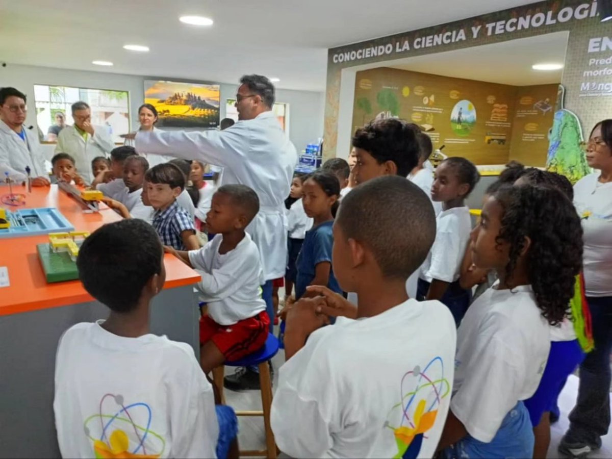Héctor Rodríguez C. (@hectorodriguez) on Twitter photo El Presidente Nicolás Maduro anunció la entrega de un conjunto de obras para nuestro pueblo mirandino que mejorarán la atención en salud, la calidad de la educación, la práctica deportiva y el disfrute de los espacios públicos. Estas son: 
✅ Rehabilitación del CDI y SRI El El Presidente Nicolás Maduro anunció la entrega de un conjunto de obras para nuestro pueblo mirandino que mejorarán la atención en salud, la calidad de la educación, la práctica deportiva y el disfrute de los espacios públicos. Estas son: 
✅ Rehabilitación del CDI y SRI El