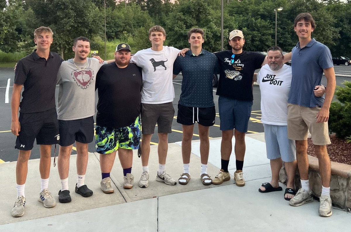 Annual Olive Garden send off dinner part 1. Get the rest of the guys later this summer. Spent a lot of time with these guys the last 4 years and cherished every second of it! #gdhoops