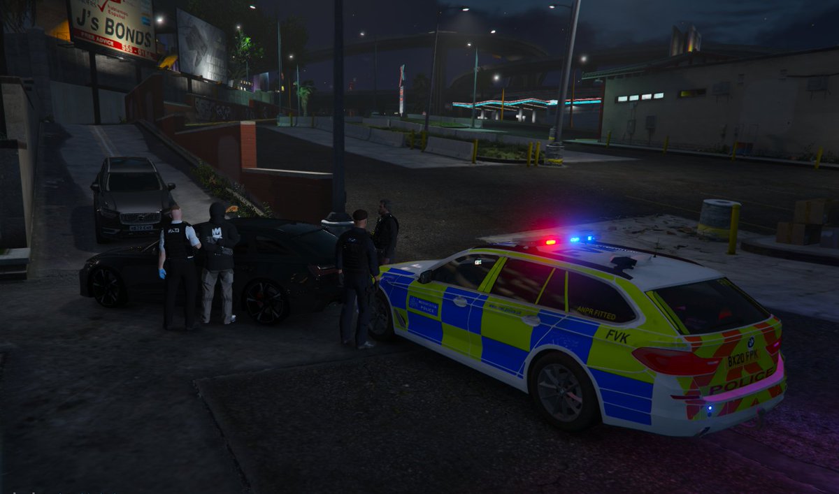 UrbanNewsRP's tweet photo. Male Detained for Dangerous Driving and Suspected Fail To Stop. He was boxed in by Police and Detained for more details. A crowd insued and was released after questioning. Ealing has not had much crime recently so this came as a big shock

Picture Below: https://t.co/e0mV3HymTW