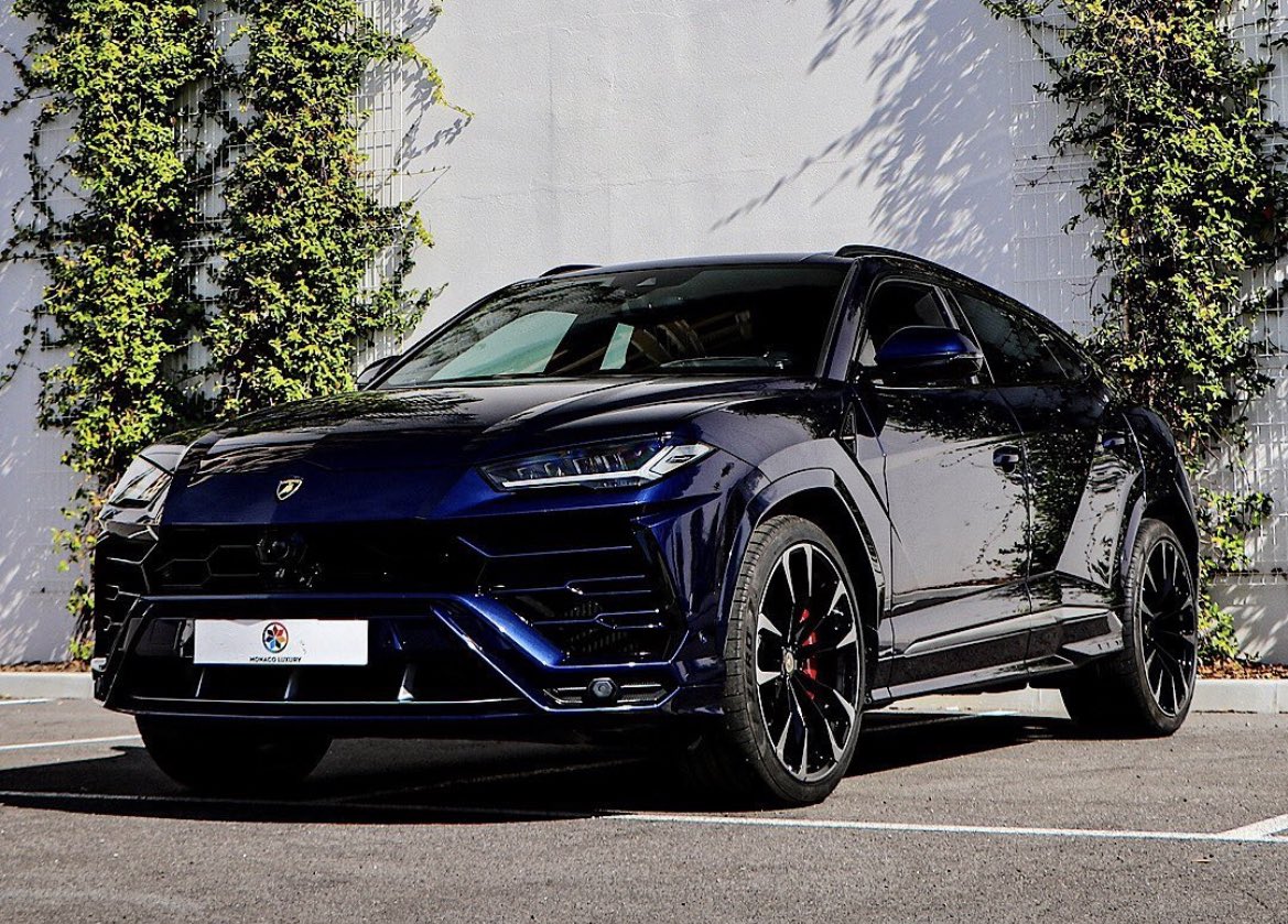 LuxuryCars365's tweet image. Lamborghini or Ferrari? 🤔