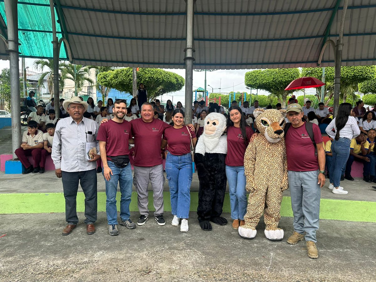 FCAT_EC's tweet photo. El 18 de julio celebramos el Día del Sistema Nacional de Áreas Protegidas (SNAP). Festejamos la conservación en la Reserva FCAT y la Reserva Ecológica Mache Chindul, junto a funcionarios de @Ambiente_EC, nuestros investigadores y amigos en Quinindé. #Conservación #Biodiversidad https://t.co/sCv4xVecif