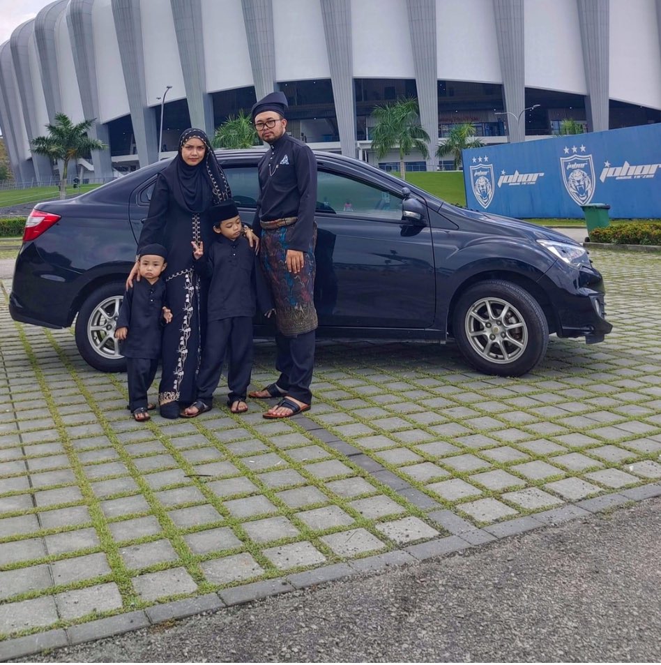 MalaysianFoods's tweet photo. ROAD TRIP SEMENANJUNG 2.0

Alhamdulillah syukur perjalanan kali ni dipermudahkan

Laluan = Bermula dari Selangor , Rawang ➡️ Johor ➡️Melaka - Bandar Melaka ➡️ Negeri Sembilan - Bandar Seremban ➡️ Putrajaya ➡️ Kuala Lumpur - Gombak ➡️Bukit Lanchong & Sijangkang ➡️ Perak - Teluk Intan ➡️ Pulau Pinang - Georgetown & Bukit Mertajam ➡️ Kedah - Gurun & Alor Setar ➡️ Perlis - Padang Besar & Bandar Kangar ➡️ Gerik - Jeli ➡️ Kelantan - Bandar Kota Bharu ➡️ Terengganu - Bandar Kuala Terengganu, Marang, Rantau Abang, Kemasik ➡️ Pahang - Muadzam Shah & Bandar Kuantan ➡️ Mersing & Johor Bahru

Jumlah keseluruhan jarak perjalanan kali ni = 2,760 KM

Kalau boleh sediakan Alat2 ni untuk permudahkan Jalan!

Kenderaan = Perodua Bezza (Hitam)

Kos minyak = Rm344.69

Tol = Rm85.90 (Ada Tol Rahmah, guna laluan lama & pesisir pantai. Contoh dari Gurun - Gerik - Jeli - Kota Bharu - Kuala Terengganu - Kuantan - Mersing - JB)

Kos makan & minum = RM550 (Negeri yg kami ada keluarga & kawan kami  di Rawang, makan2 dulu sebelum bertolak bercuti. Alhamdulillah memang puas hari makan dekat Tokbah Cekup Tepung yang viral di rawang.  Set Family Nasi dulang selambak RM50 boleh makan 4 orang. Siap boleh tapau lagi. Tambah lauk set Rahmah RM10 puas hati. Mantap
