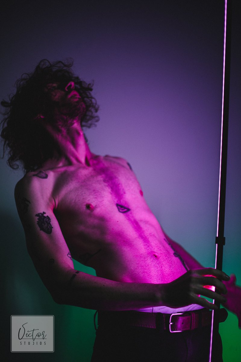 _VectorStudios's tweet photo. @seatonks showing artistry in the studio

#vectorstudios #sydneyphotography #boudoirstudio #malenude #leatherboy #gaymodels #maleboudoirmodel #maleboudoir #westernsydneyphotographer #westernsydneyphotography https://t.co/FfiEfqKi4x