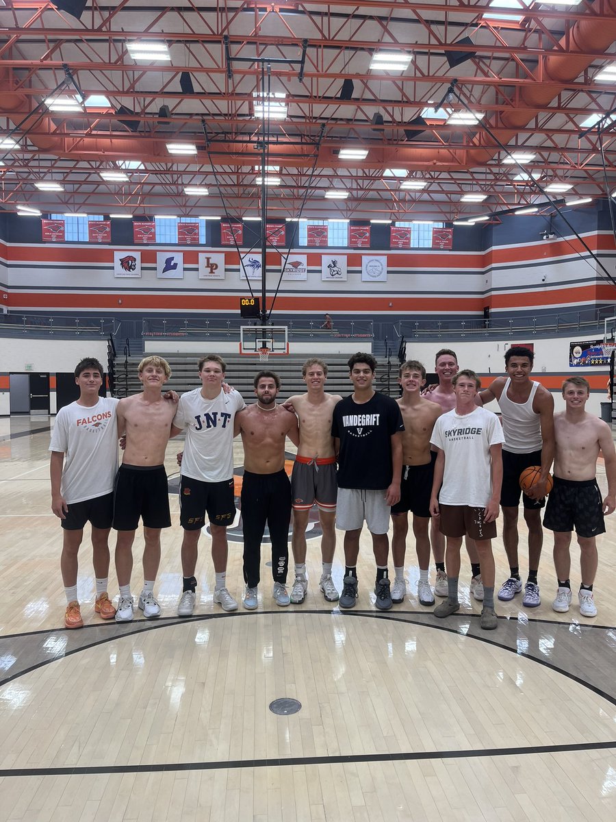 skyridgebb's tweet photo. Fun having some alumni back in the gym today playing with our current players! https://t.co/X8o3DUMKts