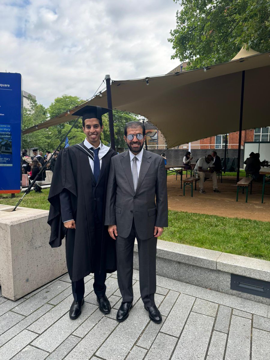mag8337's tweet photo. مع آخر العنقود الدكتور عبدالرحمن جامعة Queen Mary - London UK
18/7/2024 مبروك التخرج الله ينفعك فيك أهلك ووطنك https://t.co/N2pXuHeuiU
