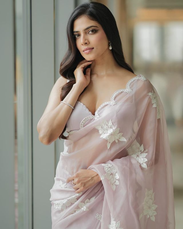 shasu2210's tweet photo. What a stunner 😍 https://t.co/50fbtCZlXn
