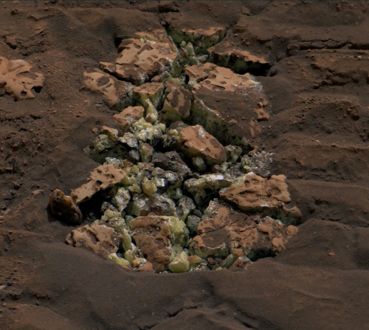 Jack_Frodo's tweet photo. Green Martian gems CONFIRMED by NASA https://t.co/OztT5Xgvrf