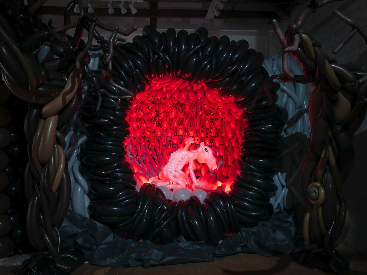 The Scribe

Part of my first balloon exhibition, "Messengers", displayed at Hardy and Nance Studios as part of ARTCRAWL 2023. #balloonart #houstonartinstallation #hardyandnancestudios #skepticism