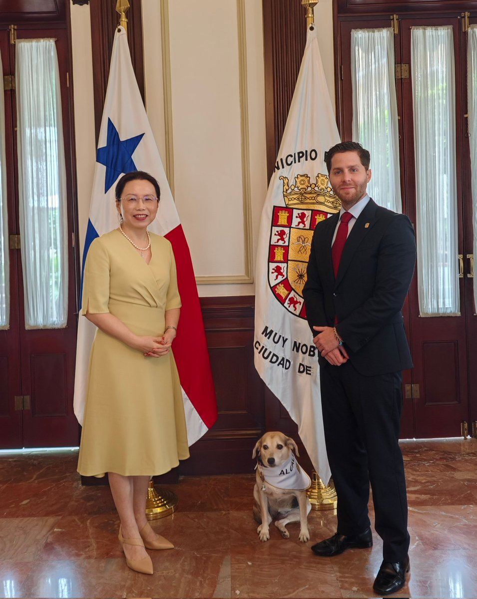 ChEmbPa's tweet photo. Encuentro enriquecedor con @Mayer, en el que podemos abordar lo mucho que la @EmbChinaPa y @Panamaalcaldia podemos cooperar y aportar a esta maravillosa ciudad que nos acoge y por extensión, a los lazos entre China y Panamá y sus pueblos. https://t.co/r8TOOfbQXD
