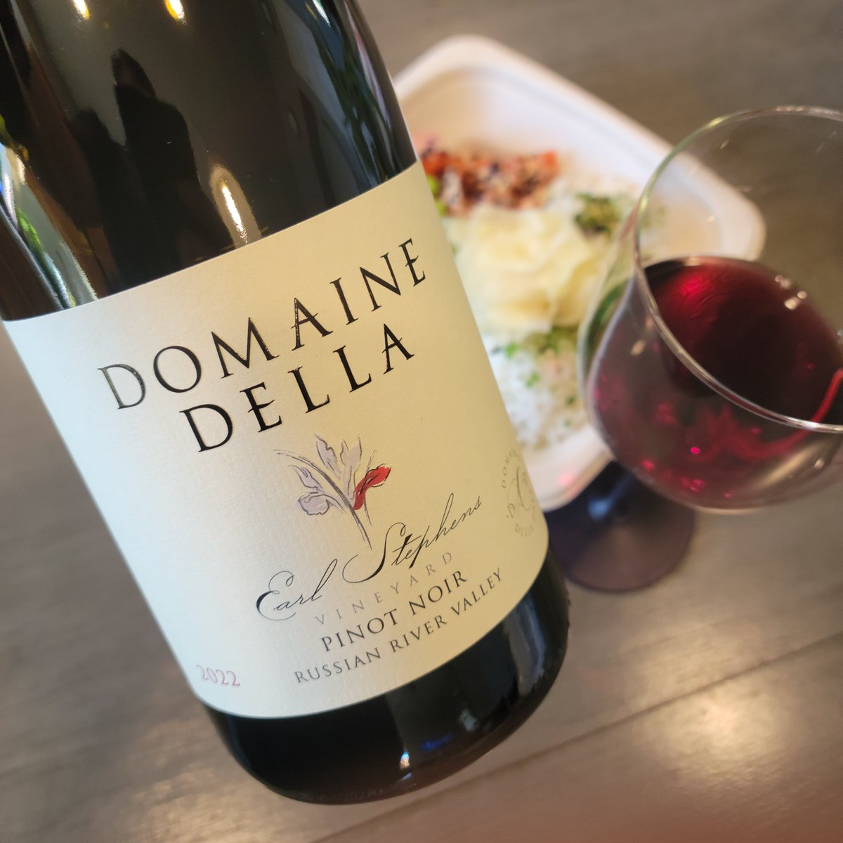 jflorez's tweet photo. Joe here, joining the #PinkSociety party tonight from the [still] sunny coastal Monterey Bay area! I have this fantastic pinot noir from our guest @domaine_della in my glass tonight. Perfect pairing to a Poké bowl for dinner tonight. Cheers! 🍷 https://t.co/Ql6qL5yNUD