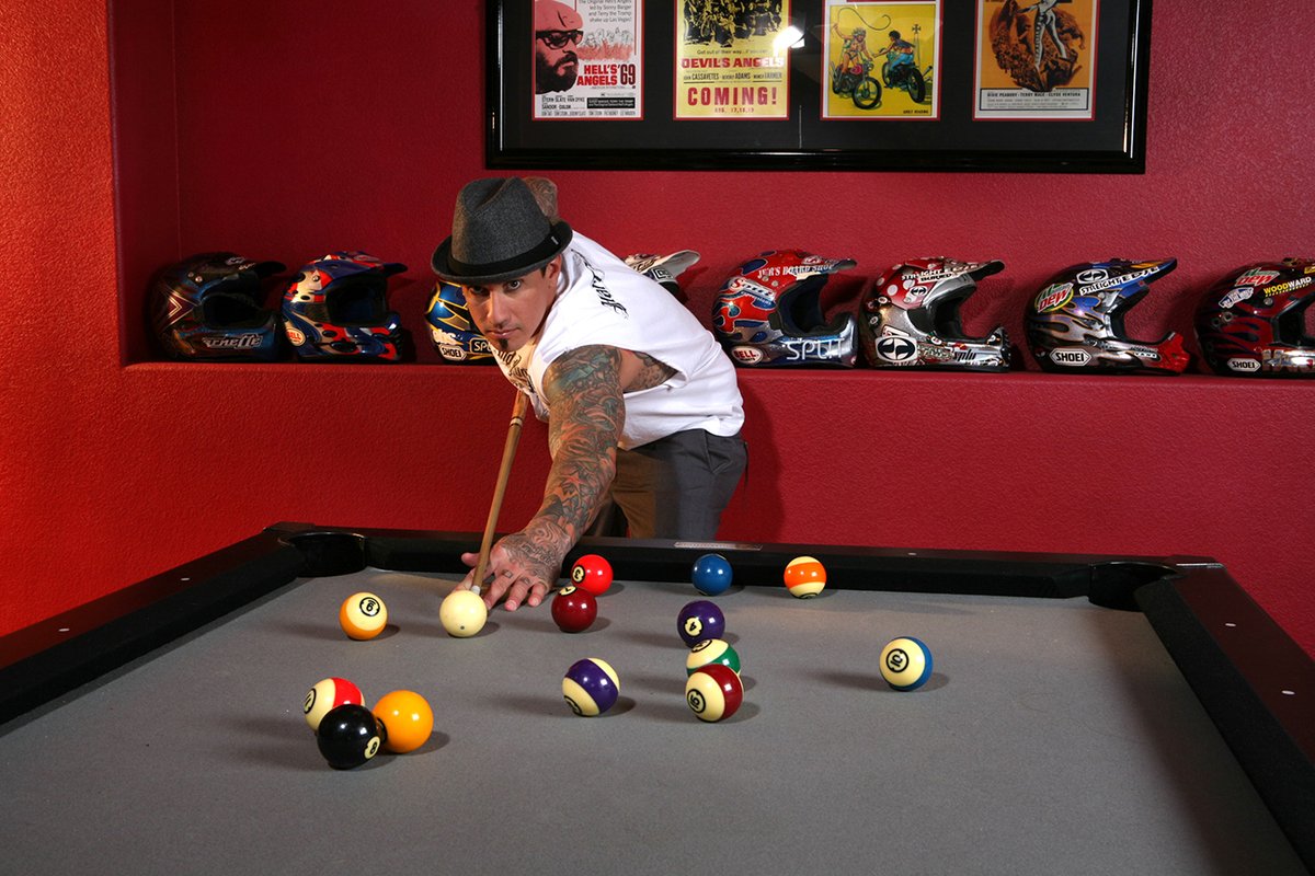 FuchsProjects's tweet image. Happy Birthday Carey Hart !!! 🥳
Photographs by © Rafael Fuchs Oct. 2006 
Carey Hart’s home, Las Vegas. for @usweekly 
📸 @FuchsProjects  @hartluck @HHtattooco