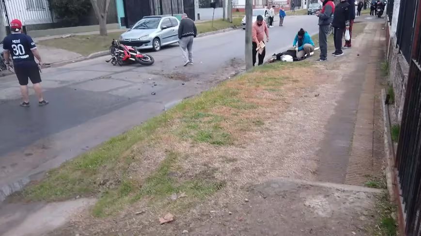 🚨 En Glew motochorros balearon a un cardiólogo. Está muy grave. Para él no habrá derechos humanos. Ni marchas. Ni cacerolazos. Eso pasaría solo si la víctima fuese un hippie "cortarrutas". Eso dejó el kirchnerismo. Provincia inviable. ¿<a href="/Kicillofok/">Axel Kicillof</a>, dónde estás? ¡JUSTICIA!