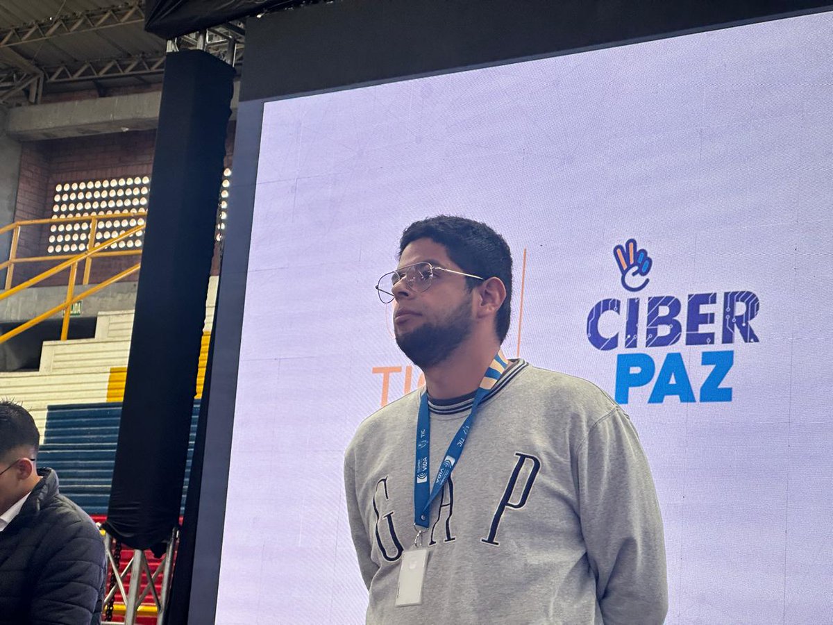 PoliciaSoacha_'s tweet image. La @PoliciaSoacha_ acompaño a los embajadores y líderes de #CiberPaz del @Ministerio_TIC, fortalecieron su compromiso con los derechos digitales y la sensibilización tecnológica.