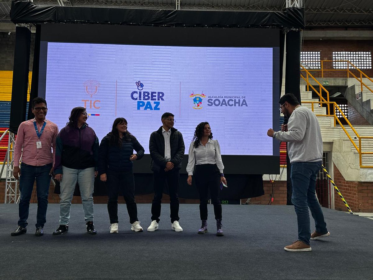PoliciaSoacha_'s tweet image. La @PoliciaSoacha_ acompaño a los embajadores y líderes de #CiberPaz del @Ministerio_TIC, fortalecieron su compromiso con los derechos digitales y la sensibilización tecnológica.